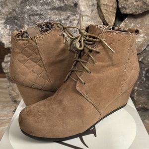 Cato Beige Tan Suede Wedges with Zipper and Tie closure with design size 7.5